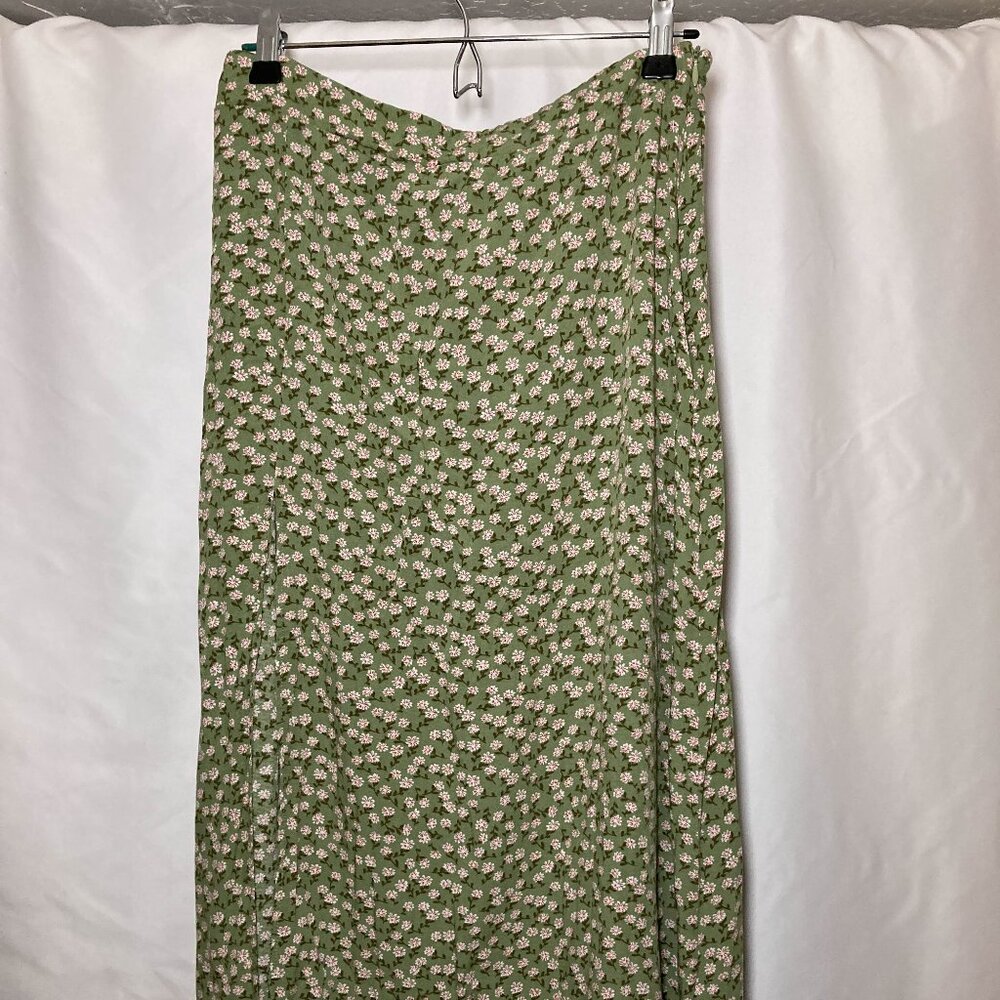 Green Skirt With Floral Pattern